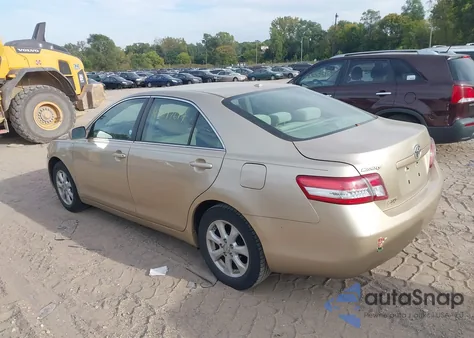 2011 Toyota Camry Le z USA, uszkodzony, nr VIN 4T1BF3EK7BU703962